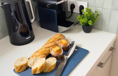 110 - Beachside Renovated 1BR apt 5 min from Beach - Photo 17