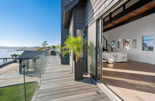 Black Swan- Beachfront Home with Year-Round Jacuzzi - Foto 34