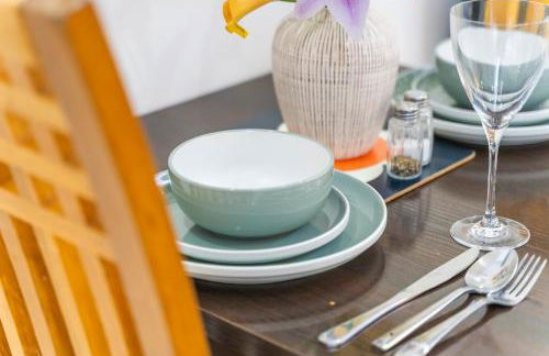 Exquisite 2-Bedroom Penthouse-Sleeps 7-Free Parking with Workspace & High-Speed WiFi - Foto 32