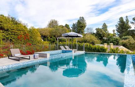 LA Hillside Retreat w Pool Views Fire Pit Outdoor Lounging Casa Bellagio by AvantStay - Foto 57