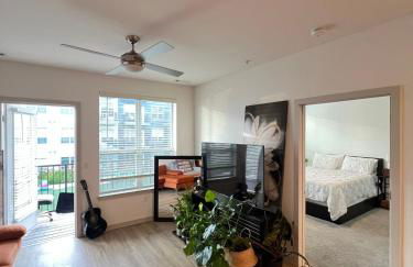 Luxury Bedroom with Private Bath & Closet Near Airport and Downtown Boston - Foto 17