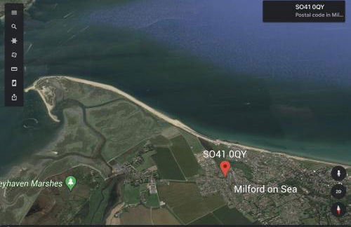 THE HIDEAWAY - LUXURY SELF CATERING COASTAL APARTMENT with PRIVATE ENTRANCE & KEY BOX ENTRY JUST A FEW MINUTES WALK TO THE BEACH, SOLENT WAY WALK, SHOPS and many EATERIES & BARS - FREE OFF ROAD PARKING,FULL KITCHEN, LOUNGE,BEDROOM , BATHROOM & WI-FI - Foto 67