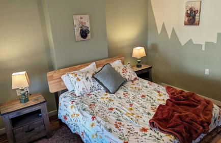 Relaxing Rustic Oasis II, Unit B - 6 minute walk to Downtown! Cyclists Welcome! - Foto 3