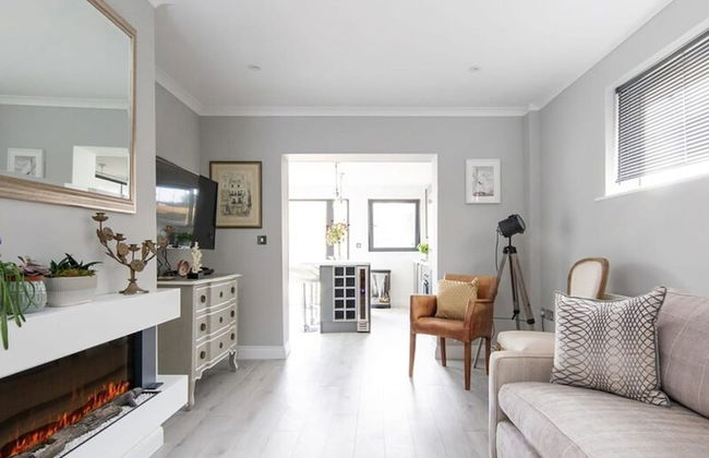 Seaside Serenity 3-bed Deck Garden Near Shore - Photo 9