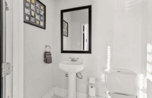 Modern pristine stunning 2BD Garden District Apt - Foto 17