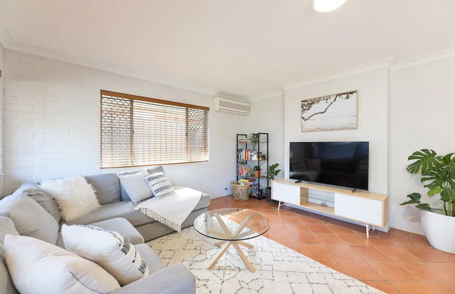 Beautiful 3BR Family Home With Backyard and BBQ - Photo 11