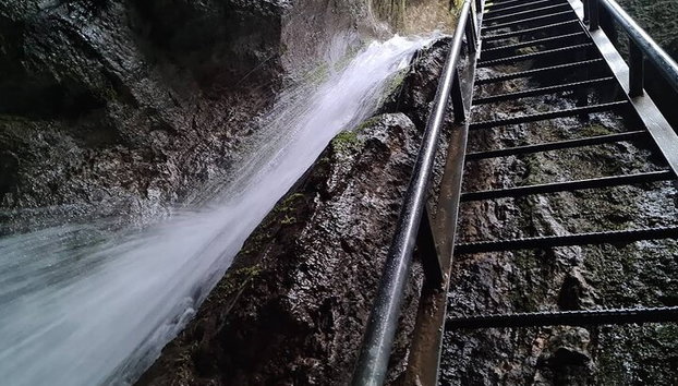Escalade à travers le canyon, tyrolienne et randonnée dans les Carpates - Photo 5