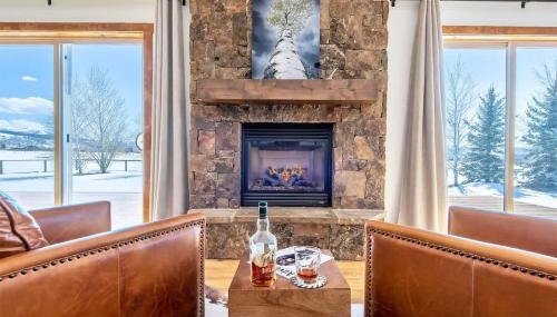 Family Fun Fireplace & Huge Deck - Foto 5