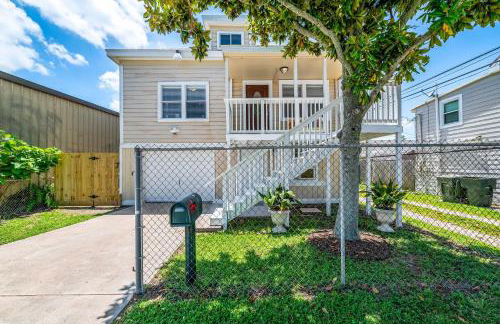 about 1 Mi to Pier and Beaches! Family Home in Galveston - Foto 23