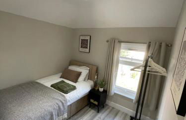 Luxury 3 Bed House - 10 min walk from Dartford Town Centre - Fully Refurbished - Photo 15