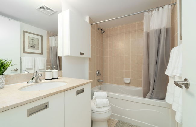 Modern Condo in Financial District - Photo 26