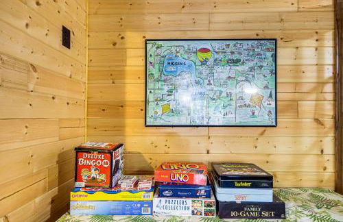 2 Blocks to Boat Ramp Higgins Lake House with Grill - Foto 9