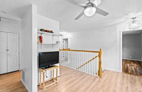 Lilburn Gateway with Game Loft, Fire Pit, Stone Mountain - Foto 16