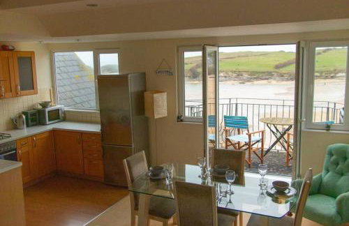 Beach Side Top Floor Property, Balcony & Sea Views - Foto 5