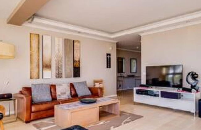 Secure Holiday Apartment w Private Pool Calico - Photo 49