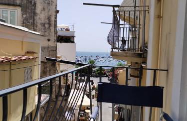 Ischia Ponte Romantic Apartment in the Historical Center and Near the sea - Photo 4