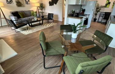 Beverly Hills Midle City 1 br Apt with Parking 202 - Photo 2