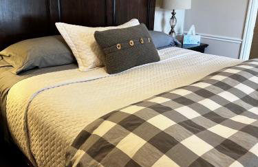 Unique Home Perfect for Large Gatherings. Pets welcome! - Photo 5