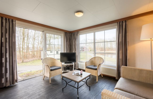 Well Furnished Mobile Home with Microwave near Water - Photo 7