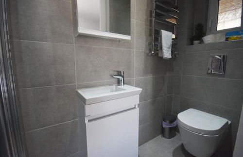 VillaVita Modern 3BR,Garden & BBQ, Walk to Beach - Foto 12