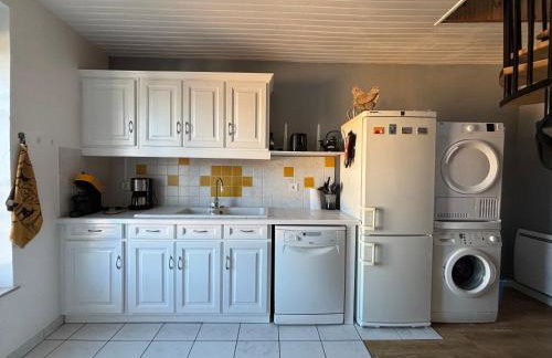 Mulberry duplex bien équipé 2 chambres petite vue sur mer plein centre d'Arromanches à 2 mn de la plage à pied et près de Bayeux au coeur des plages du débarquement - Foto 6