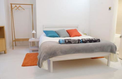 Spacious two bedroom, two bathroom Beach Nest with garden - Foto 6