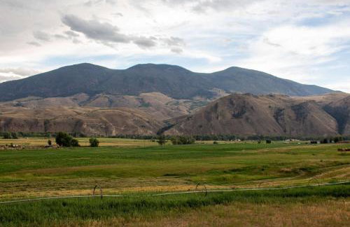 Stunning Salmon Riverfront Cabin - Foto 36