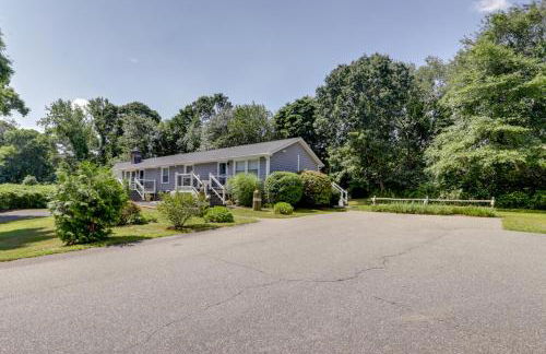 Coastal Getaway with Porch, 2 Mi to Niantic Beach! - Foto 27