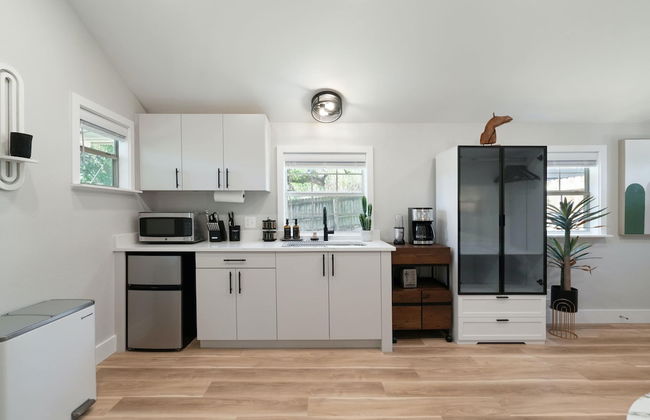 Chic Studio Walkable to Soco! - Foto 8