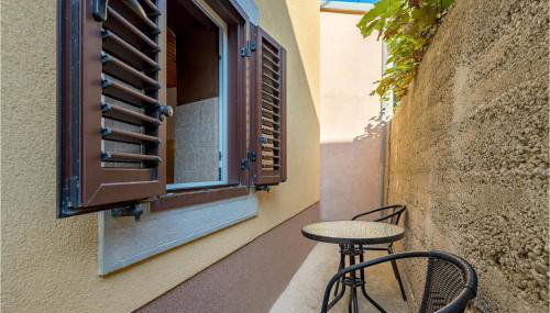 2 Bedroom Stunning Home In Susak - Foto 2