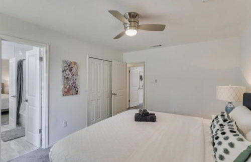 Luxury Home with 5 Bedrooms and Private Pool - Foto 33