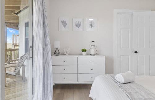 Elegant Updated Oceanfront Home with Pool & Hot Tub - Photo 74