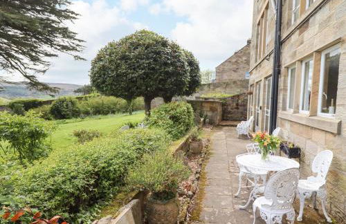 The Garden Apartment - Photo 2