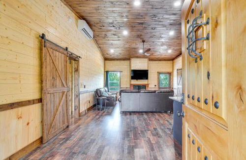 Hot Tub & Mtn Views: Pet-Friendly Englewood Cabin - Photo 7