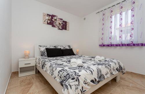 Apartment With A Private Swimming Pool, Garden & BBQ - Foto 19