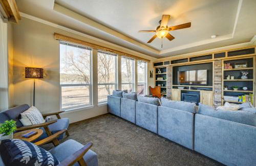 Newport Riverfront Home with Deck and Fire Pit! - Foto 4