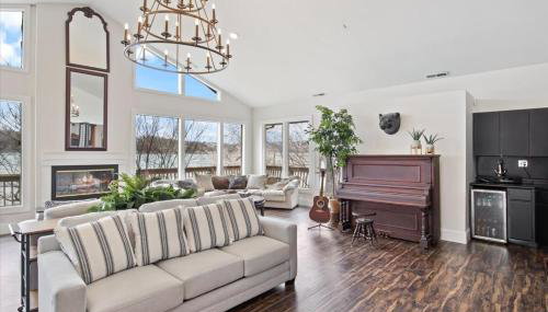 The Linn Creek Lodge Family Home with Private Dock - Foto 3