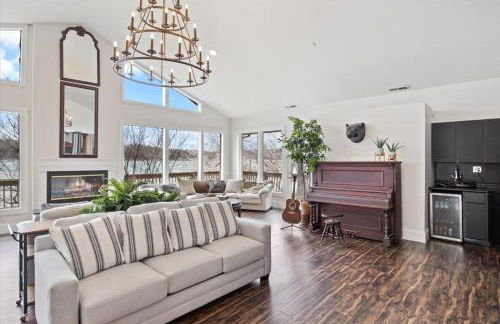 The Linn Creek Lodge Family Home with Private Dock - Foto 3