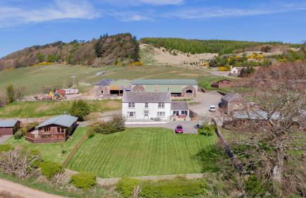 Balmeadowside Farmhouse with Hot Tub - Foto 1