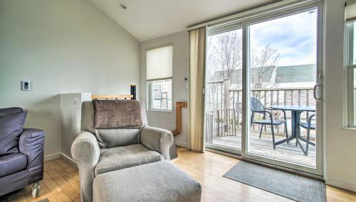 Right on Commercial St! Waterfront Condo with View - Foto 5