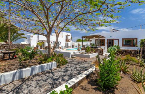 Sala Botanica Studio - Shared Pool - Central Island Location - 10 mins drive to Famara and La Santa - Foto 17