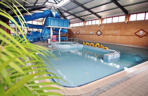 Rated Superb - Award-Winning Family Holiday Park - Live Shows, Themed Events, and Activities for All Ages, Day and Night - WiFi, Netflix, Linens - Gym, Sauna - Spotless, Quiet, Secluded, Parking - Restaurant, Shop, Bar - Foto 28