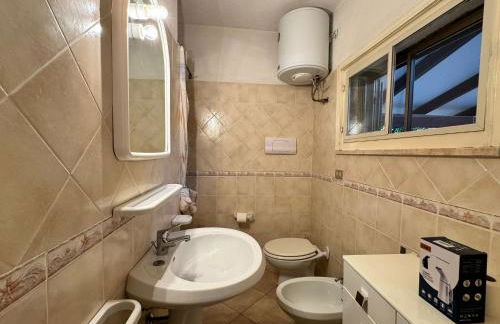 Mirto Beachside Apartment - 2BR - Wi-Fi - AC - 100m from the Beach - BBQ - Parking - Foto 10