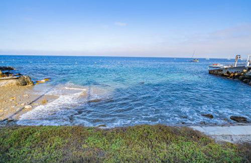 10-Star Property! Premium Ocean Views, Immaculate Corner Condo with Fireplace, New Golf Cart - Foto 51