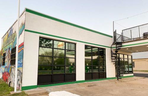 Unique Texas Home in Converted Gas Station! - Foto 32