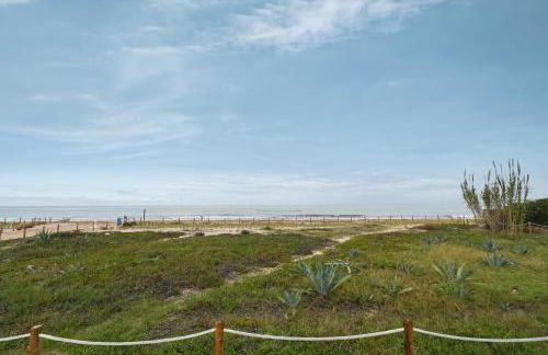 Bonita stay B Beach 1ªlínea, fibra, AA, BBQ, pool - Foto 37