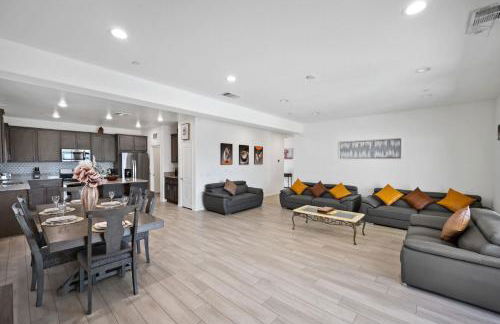 Views, Gameroom, Saltwater Pool & Hot tub, Firepit by MariamsBnb - Foto 40