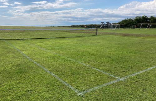 BAYVIEW self-catering coastal bungalow in rural West Wight - Photo 14