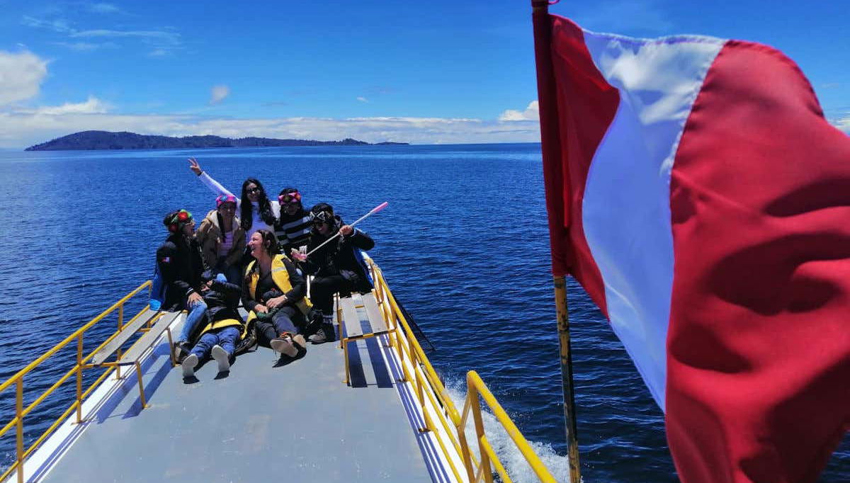 Passeio de barco pelo lago Titicaca