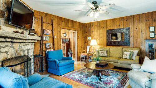 Peaceful Hendersonville Cabin - Hot Tub & Fire Pit - Photo 4